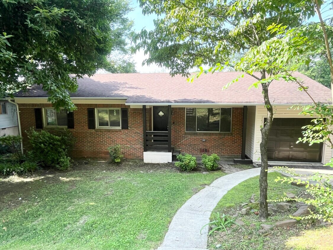 Foto principal - 532 Belmar Dr