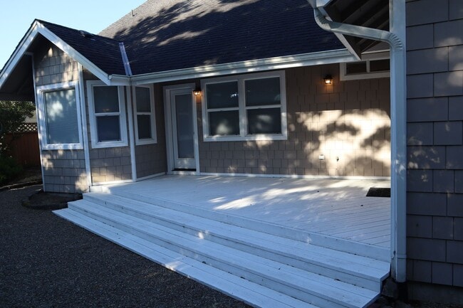 Building Photo - 11 Mariners Ln