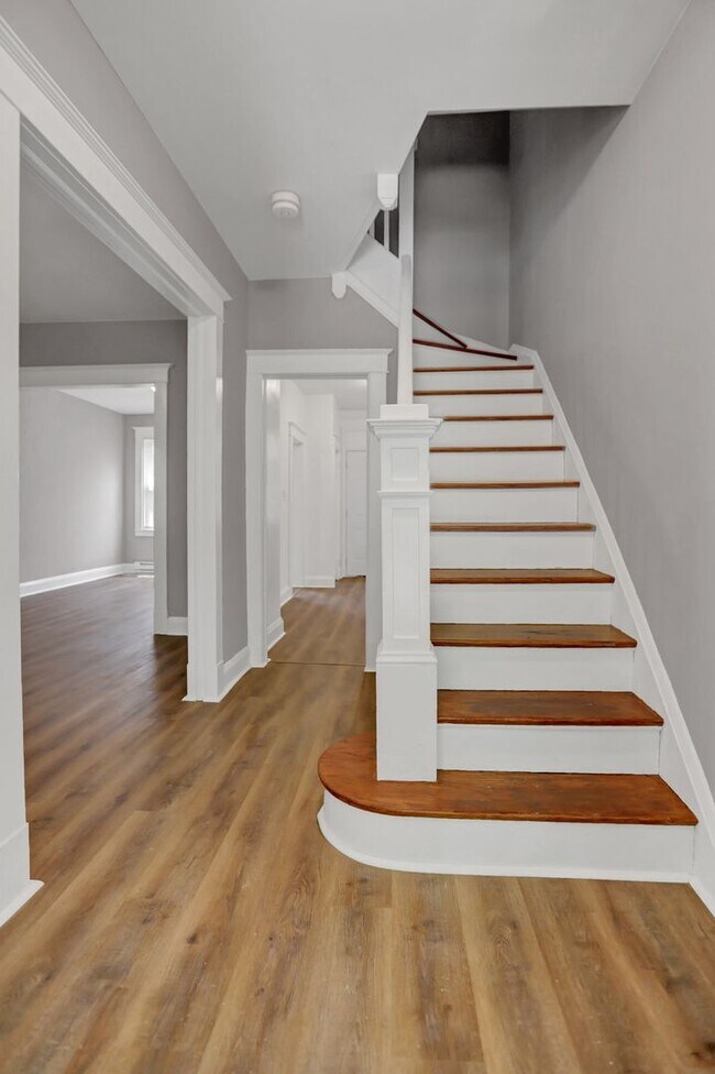 Foto del edificio - Spacious Renovated Baltimore Row-Home