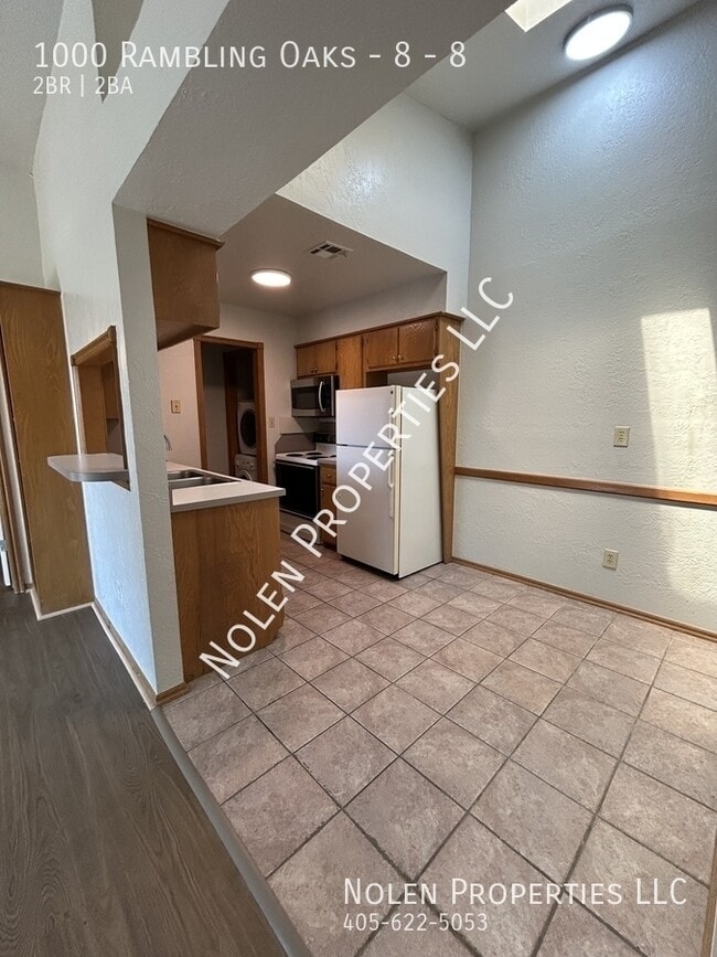 Building Photo - 1000 Rambling Oaks Dr