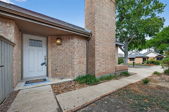 Foto del edificio - 14115 Withersdale Dr