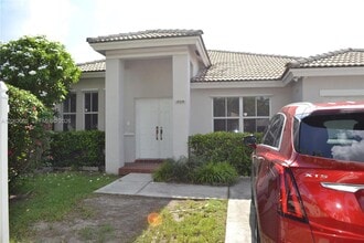 Building Photo - 8328 SW 163rd Ave