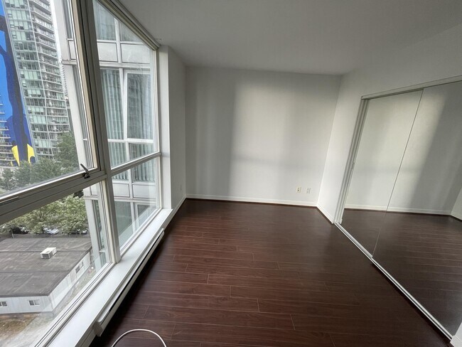 Photo du bâtiment - 1408 Strathmore Mews