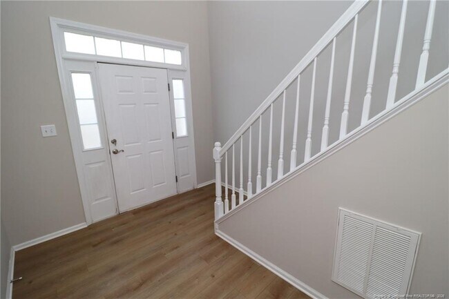 Foto del edificio - 8120 Upper Lake Dr