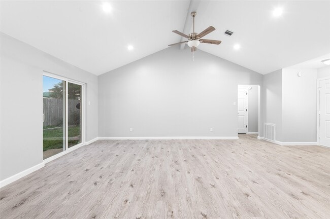 Foto del edificio - 10922 Village Trail Dr