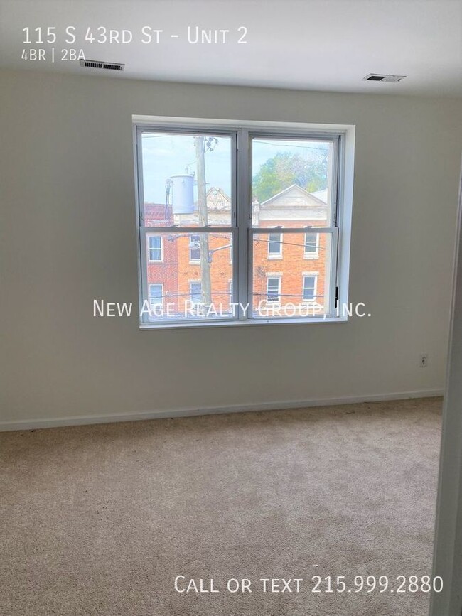 Building Photo - Bi-level apartment located at 43rd & Sanso...