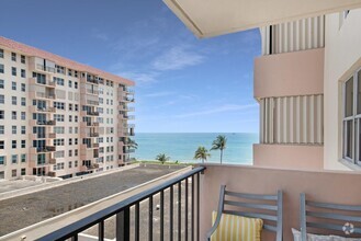 Building Photo - 1147 Hillsboro Mile