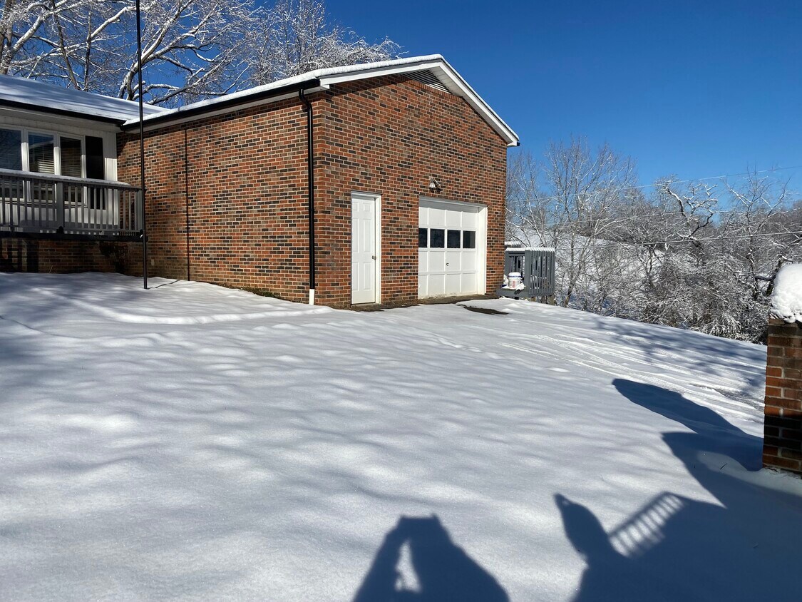 235 Weaver Ln, Kingsport, TN 37664 House Rental in Kingsport, TN