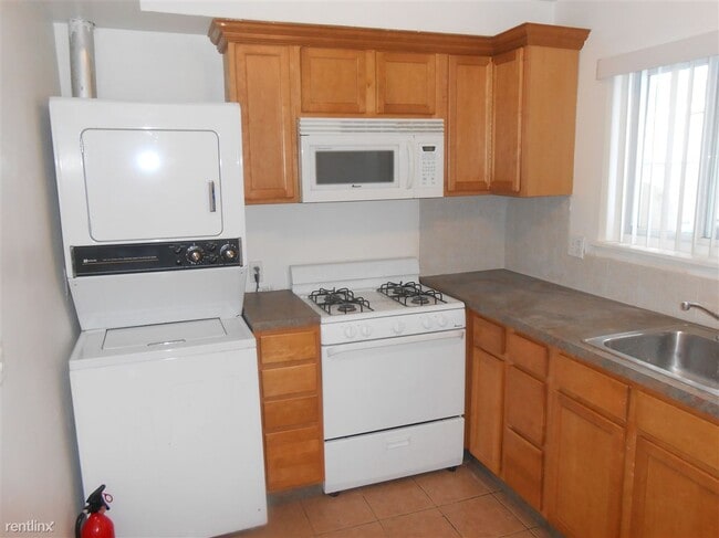 Building Photo - 2 br, 1 bath Duplex - 302 Curry Ave  duplex