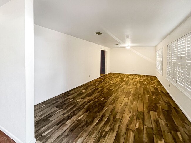 Building Photo - 211 E Alto Dr