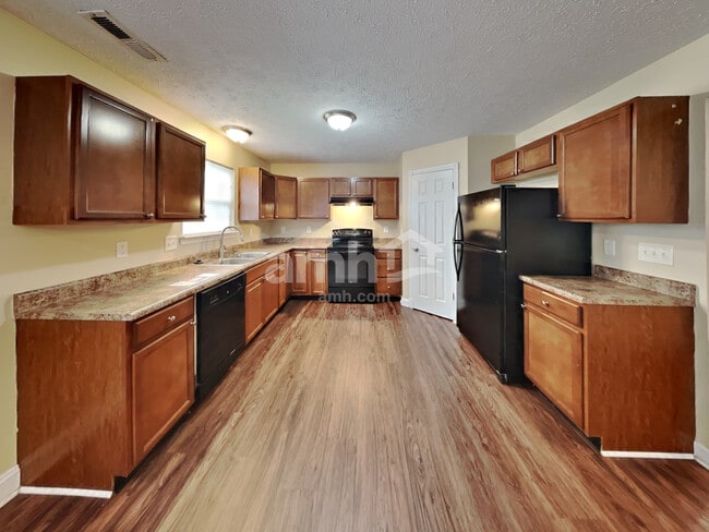 Building Photo - 10430 Wintergreen Way