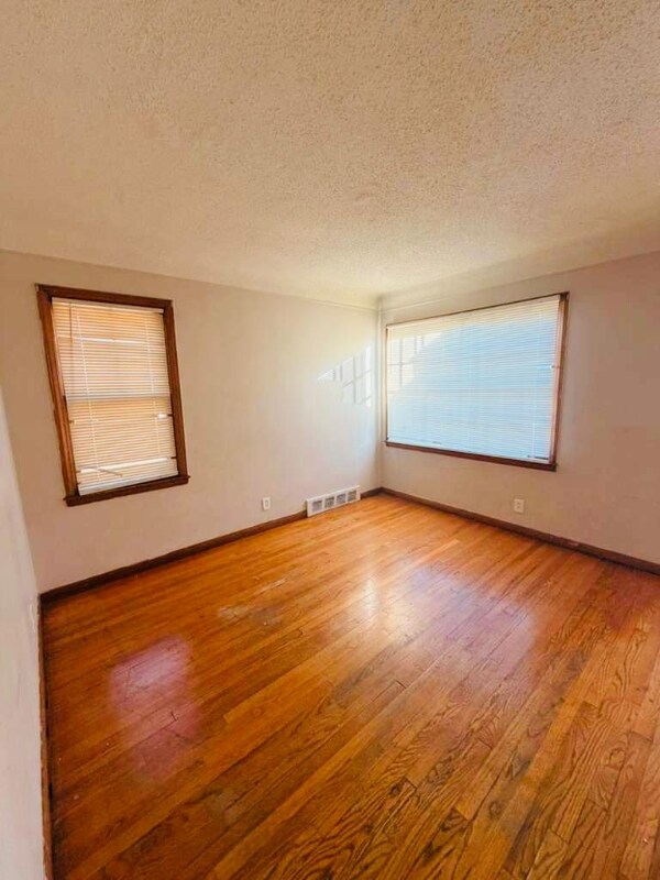 Foto del edificio - 15625 Bringard Dr