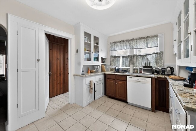 Building Photo - 96 Kenwood Ave