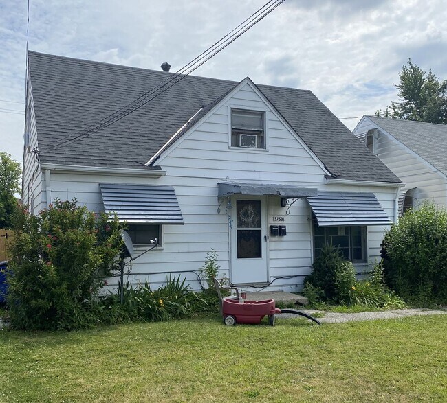 Foto del edificio - 3753 W 117th St