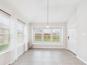 Building Photo - 721 Rim Water Dr