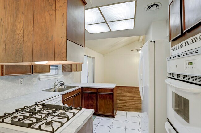 Building Photo - 7739 Kensico Rd