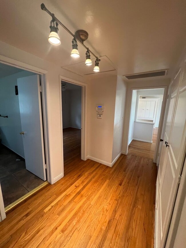 Foto del edificio - Rockhurst House | Beautiful 3 Bedroom 3 Bathroom Home with Bonus Room in Del Cerro, San Diego!