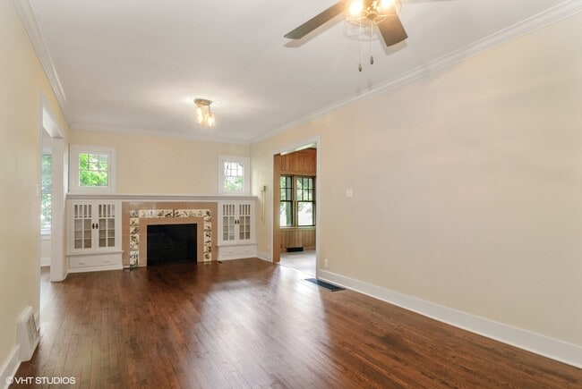 Building Photo - 28W456 Batavia Rd