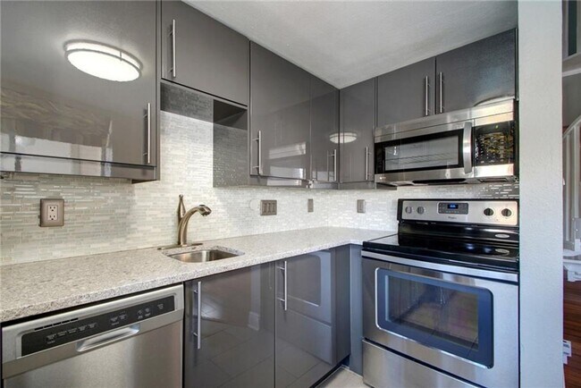 Foto del edificio - 2500 Burleson Rd