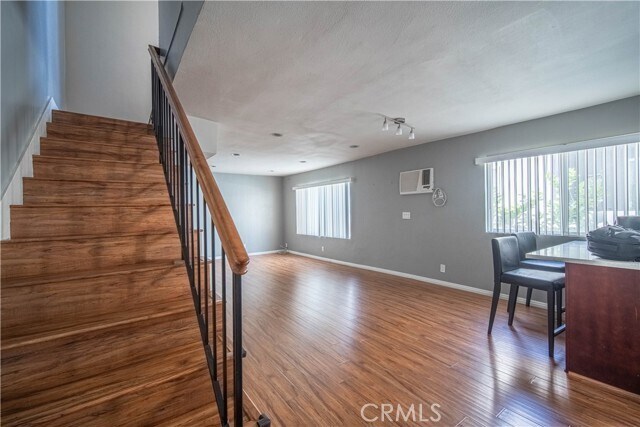 Foto del edificio - 10614 Eastborne Ave