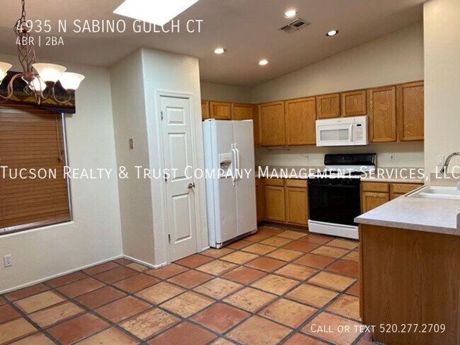 Building Photo - 4935 N Sabino Gulch Ct