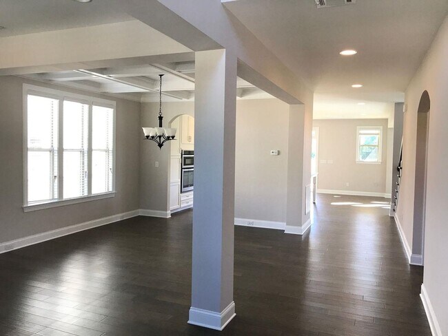 Building Photo - 3065 Southwick Dr