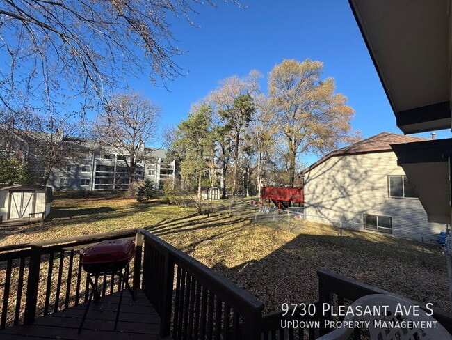 Foto del edificio - 9730 Pleasant Ave S