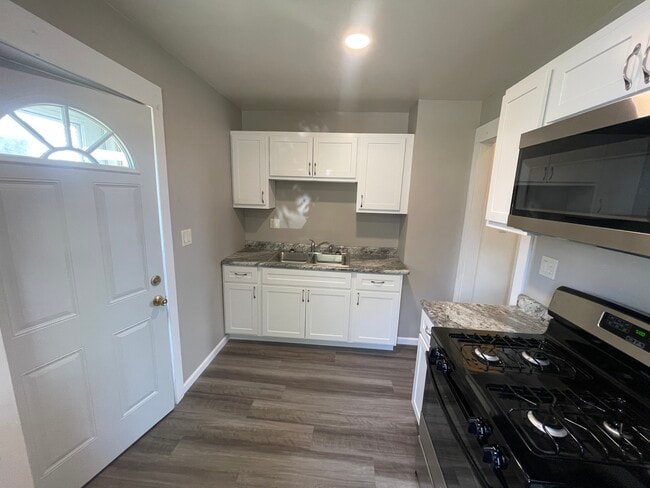 Building Photo - 1019 N Underhill St