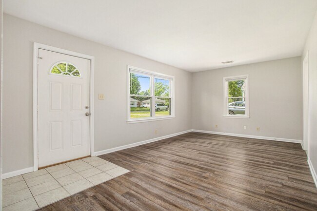 Foto del edificio - Charming 3-Bed/1-Bath Ranch Style with Garage