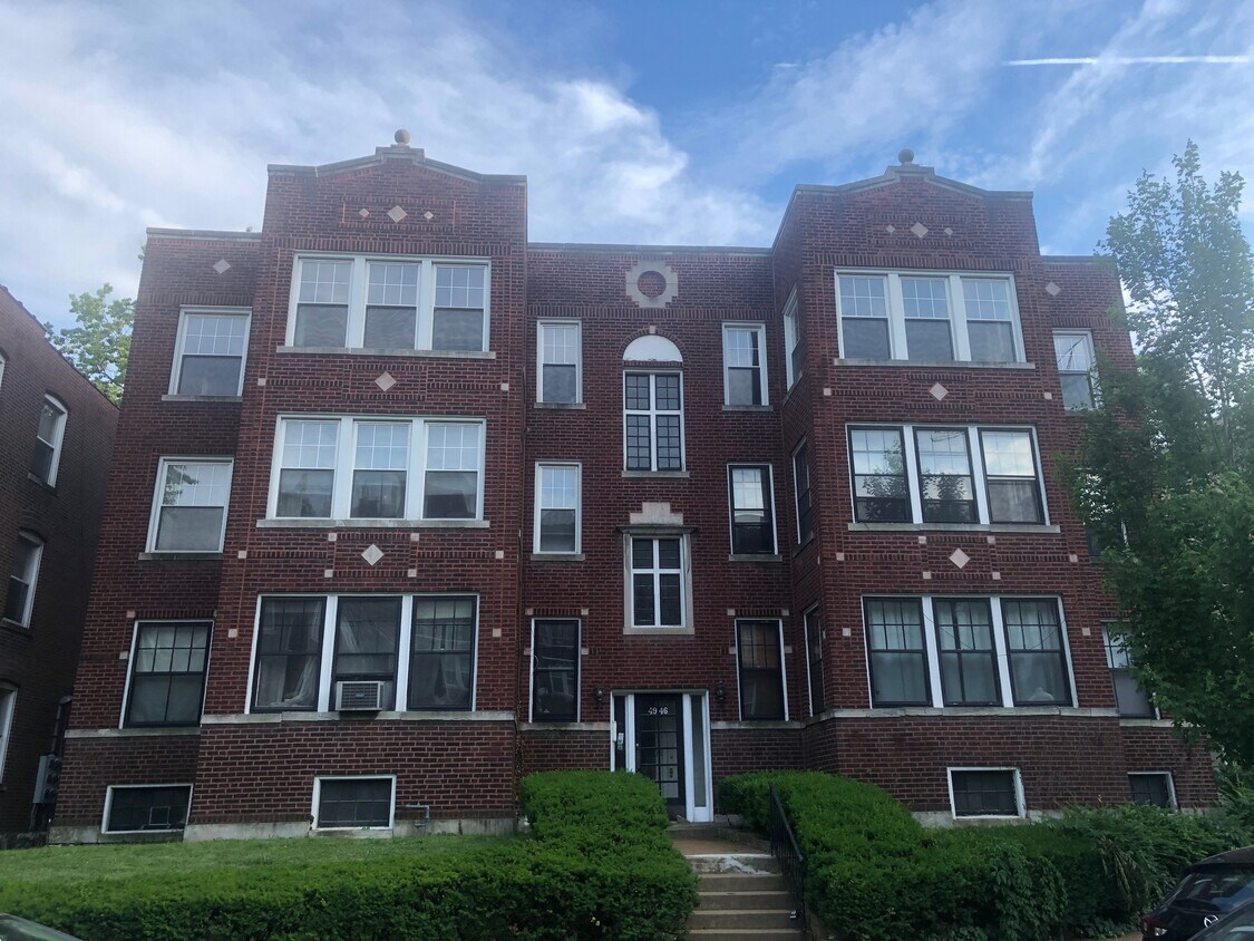 4946 Buckingham Ct, Saint Louis, MO 63108 Condo for Rent in Saint