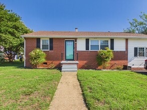 Building Photo - 3114 Glenoa Rd