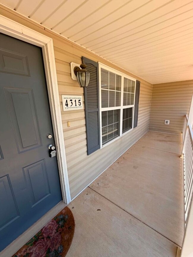 Building Photo - Nice 3 Bedroom 2 Bathroom Single Family Home in Joplin MO with Back Patio and two car garage!!!