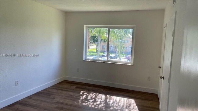 Building Photo - 209 Northwest Dr