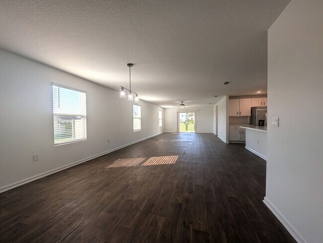 Foto del edificio - ENTRADA SUBDIVISION - THIS 4/2/3 HOME WITH OVER 2,140 sqft AND FENCED REAR YARD IS NOW AVAILABLE!!