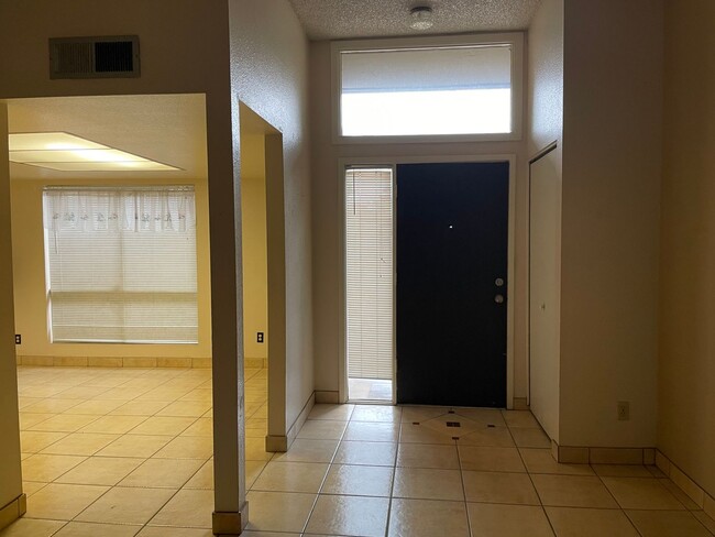 Foto del edificio - 1051 S Dobson Rd