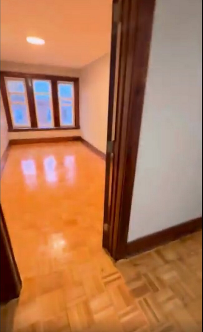 Foto del edificio - 2855 E 82nd St