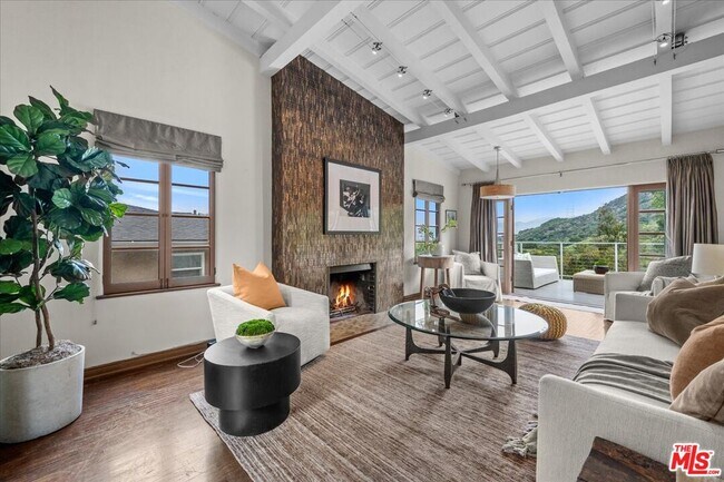 Building Photo - 3074 Lake Hollywood Dr