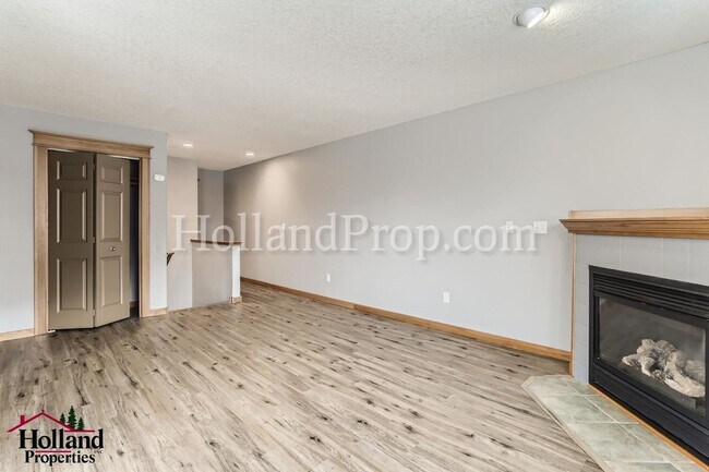 Foto del edificio - Lovely 2-Bedroom Duplex Unit in Hillsboro ...