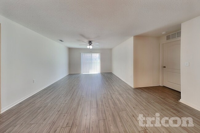 Building Photo - 10 Presidential Ln