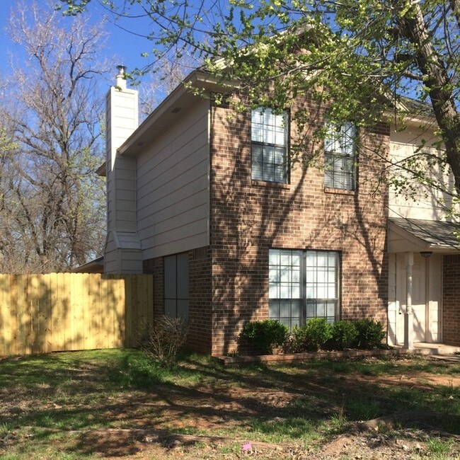 Building Photo - Beautiful Home