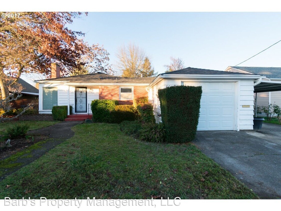 Primary Photo - 2 br, 1 bath House - 329 W. Maple St.