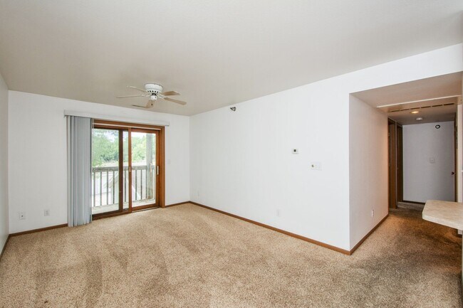 Building Photo - 610 Squaw Creek Dr