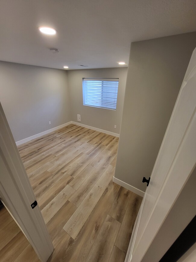 1st Bedroom 10' 4" x 10' 7" (1 window, 1 closet) - 1307 N 60 W