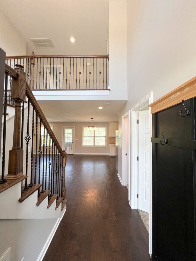 Foto del edificio - Move-In Specials Available! Must See-Stunning 5-Bedroom Home in 37043!!