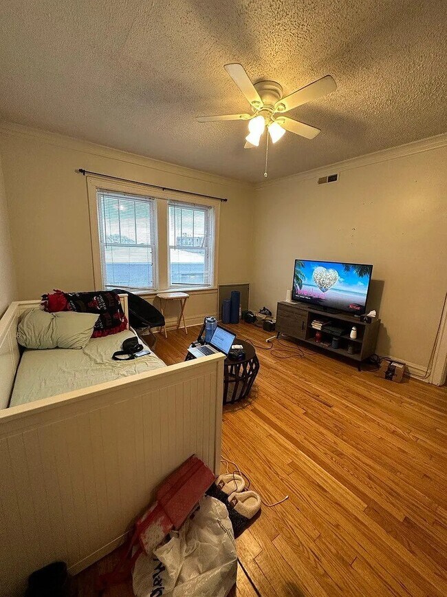 Foto del edificio - 3076 N Elston Ave