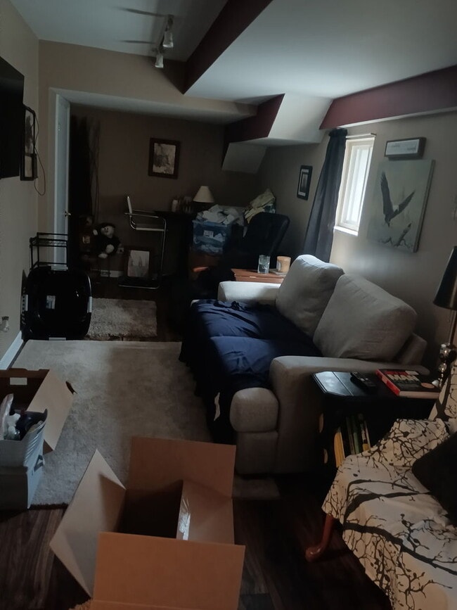 Building Photo - 905 Thomas Ave