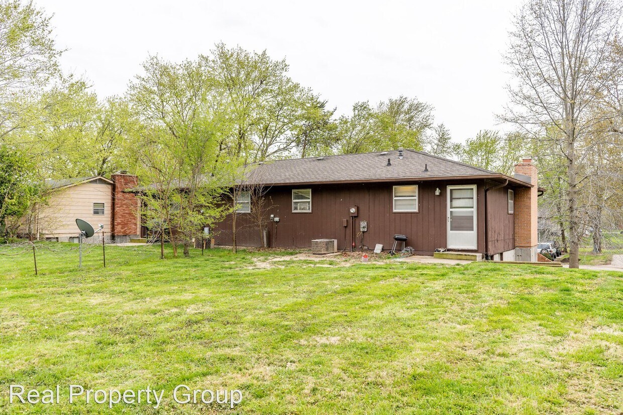 Building Photo - 4313-4315 W Bethany Dr