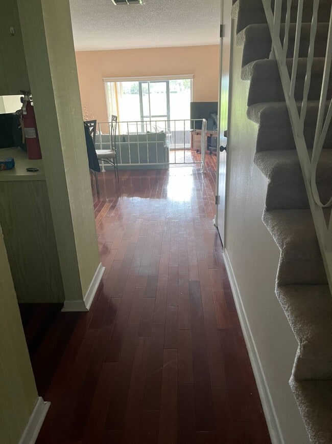 Foto del edificio - 3731 Edgewater Dr