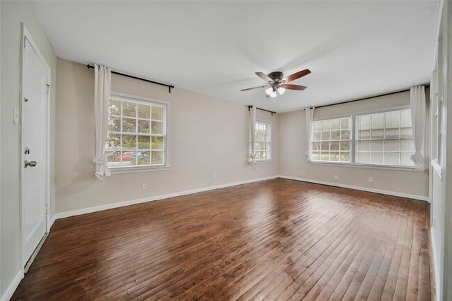 Building Photo - 4505 Larch Ln