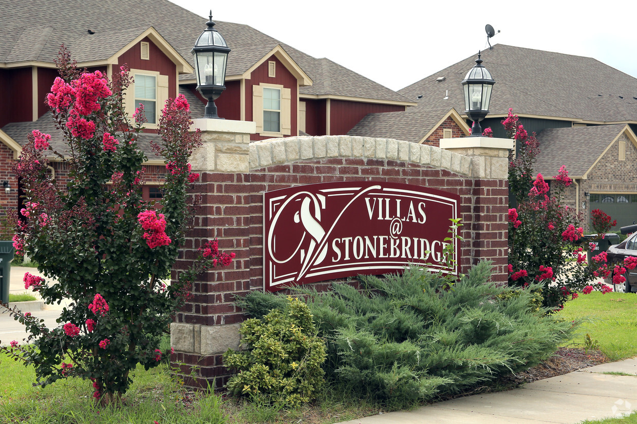 Primary Photo - Villas at Stonebridge